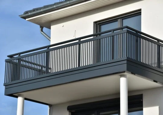 Model Pagar Lantai 2 Terbaru untuk Tampilan Rumah Mewah