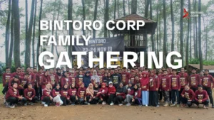 Karyawan Bintoro Corp melakukan games team building di Lembang